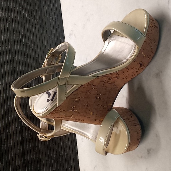 Strappy platforms - Picture 1 of 5